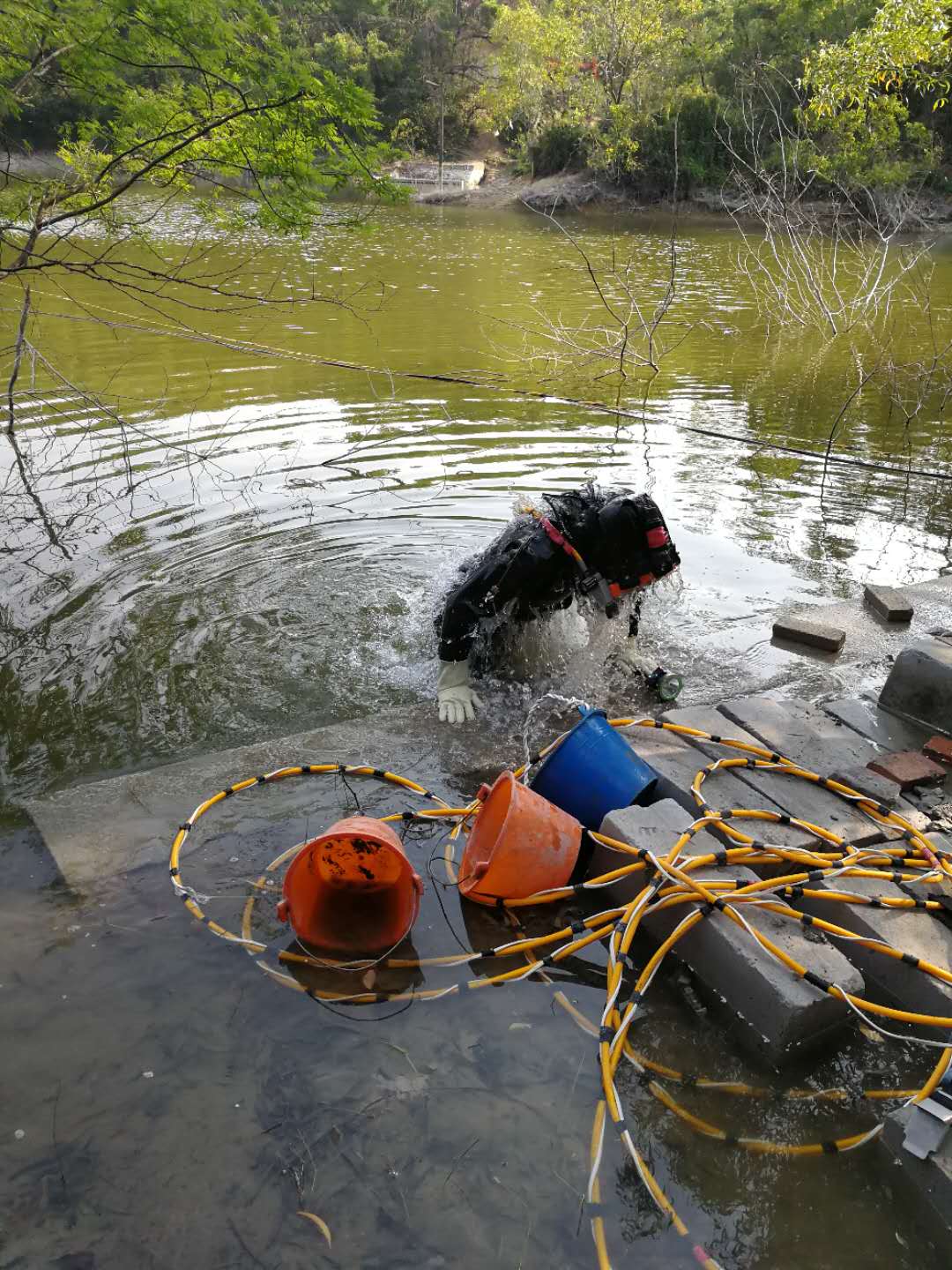 珠海鳳凰水庫水下砌墻封堵