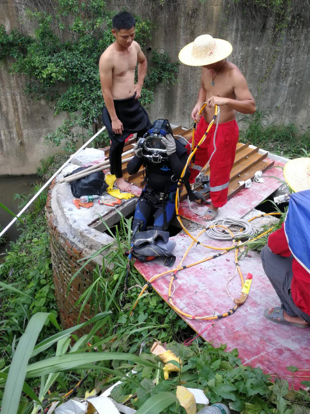 深圳污水處理廠水下鋼板封堵